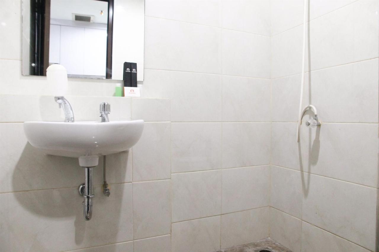 Comfortable Studio Apartment Grand Dhika City By Travelio Bekasi Exterior foto